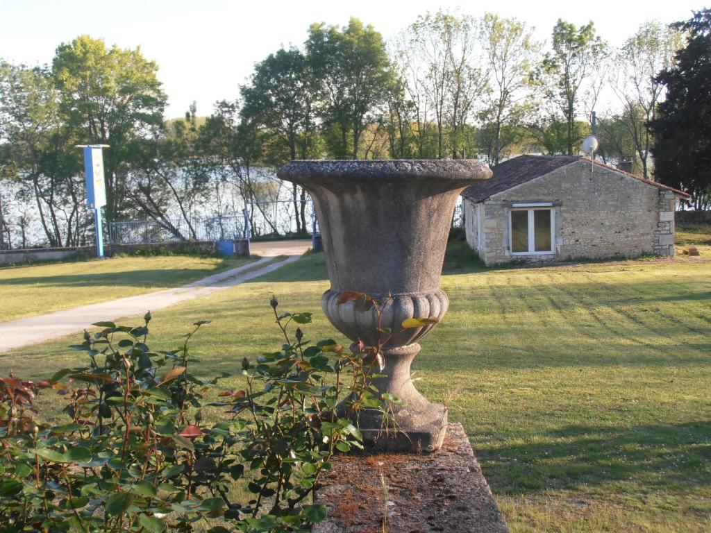 Chateau Sainte-Marie Dompierre-sur-Charente Bagian luar foto